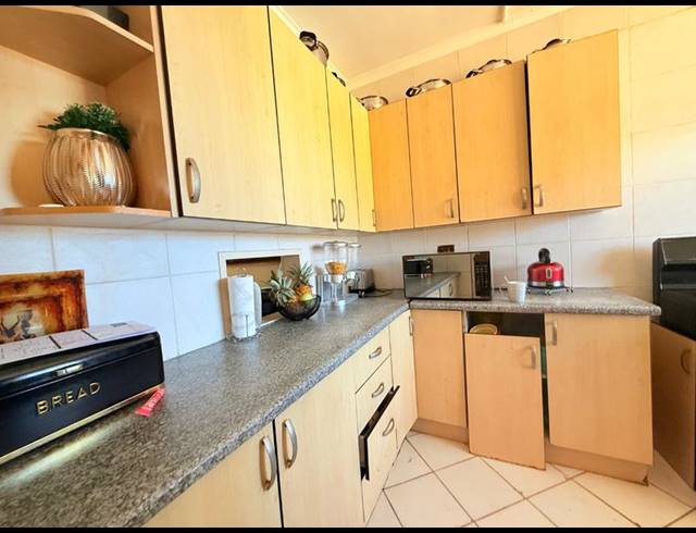 2 BEDROOM APARTMENT FOR SALE IN VANDERBIJLPARK CW 2